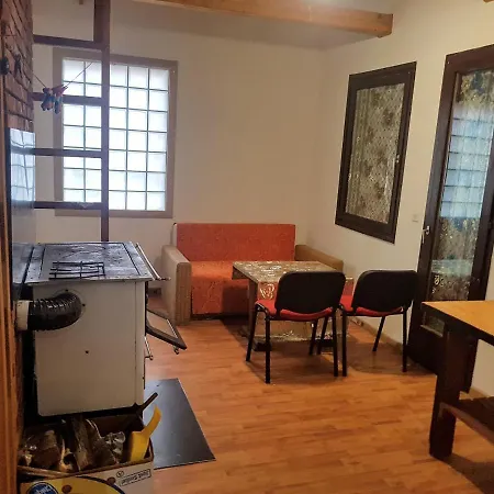 Winter House In Noah's Ark * كونييتش