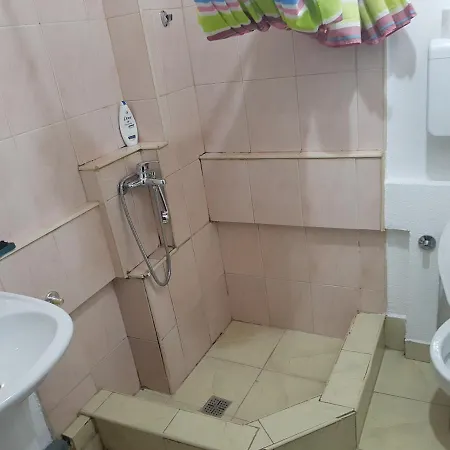 Winter House In Noah's Ark بيت للعطل كونييتش